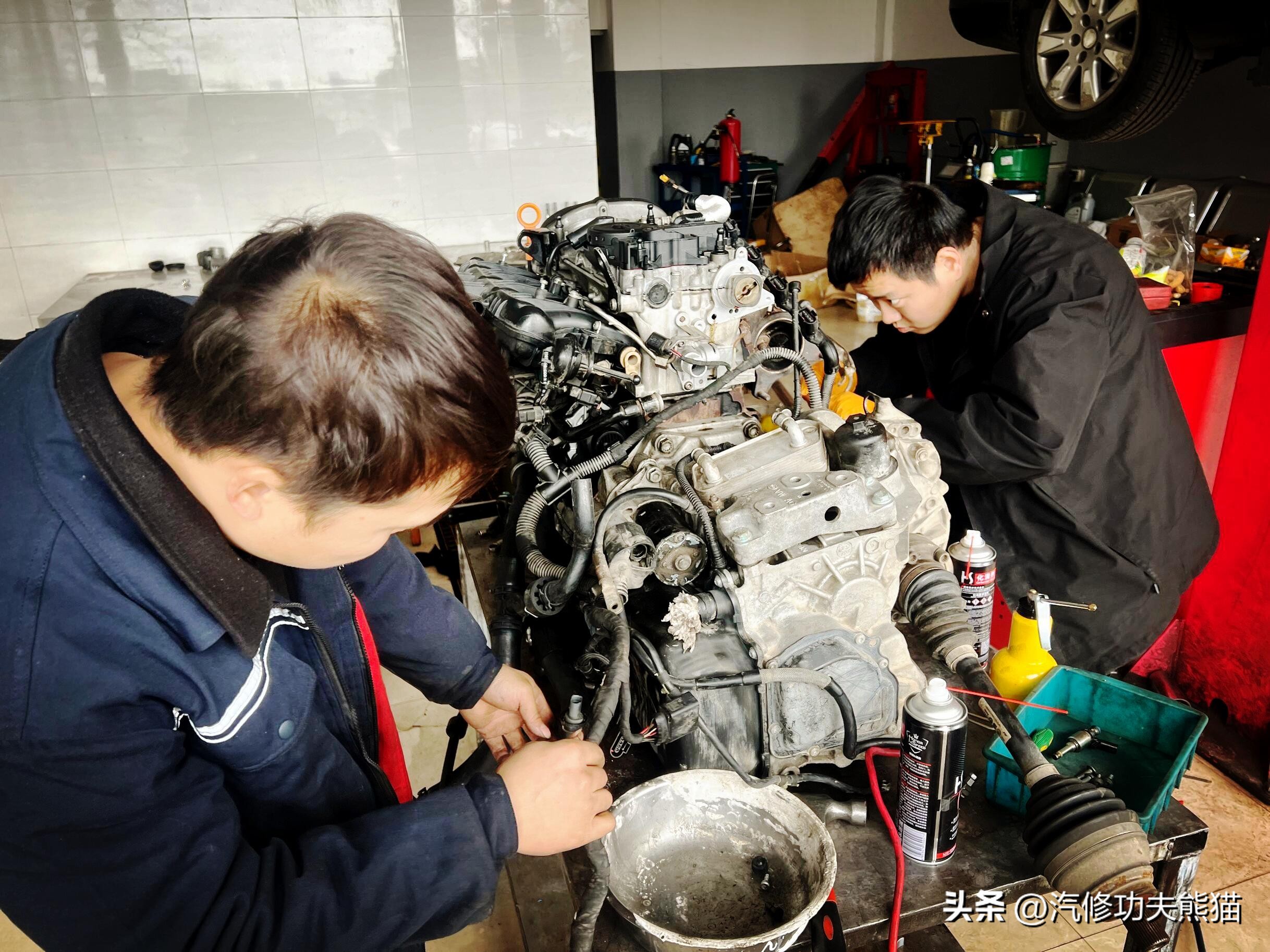 父亲老车翻新修复,父亲去世留下了的车去翻新