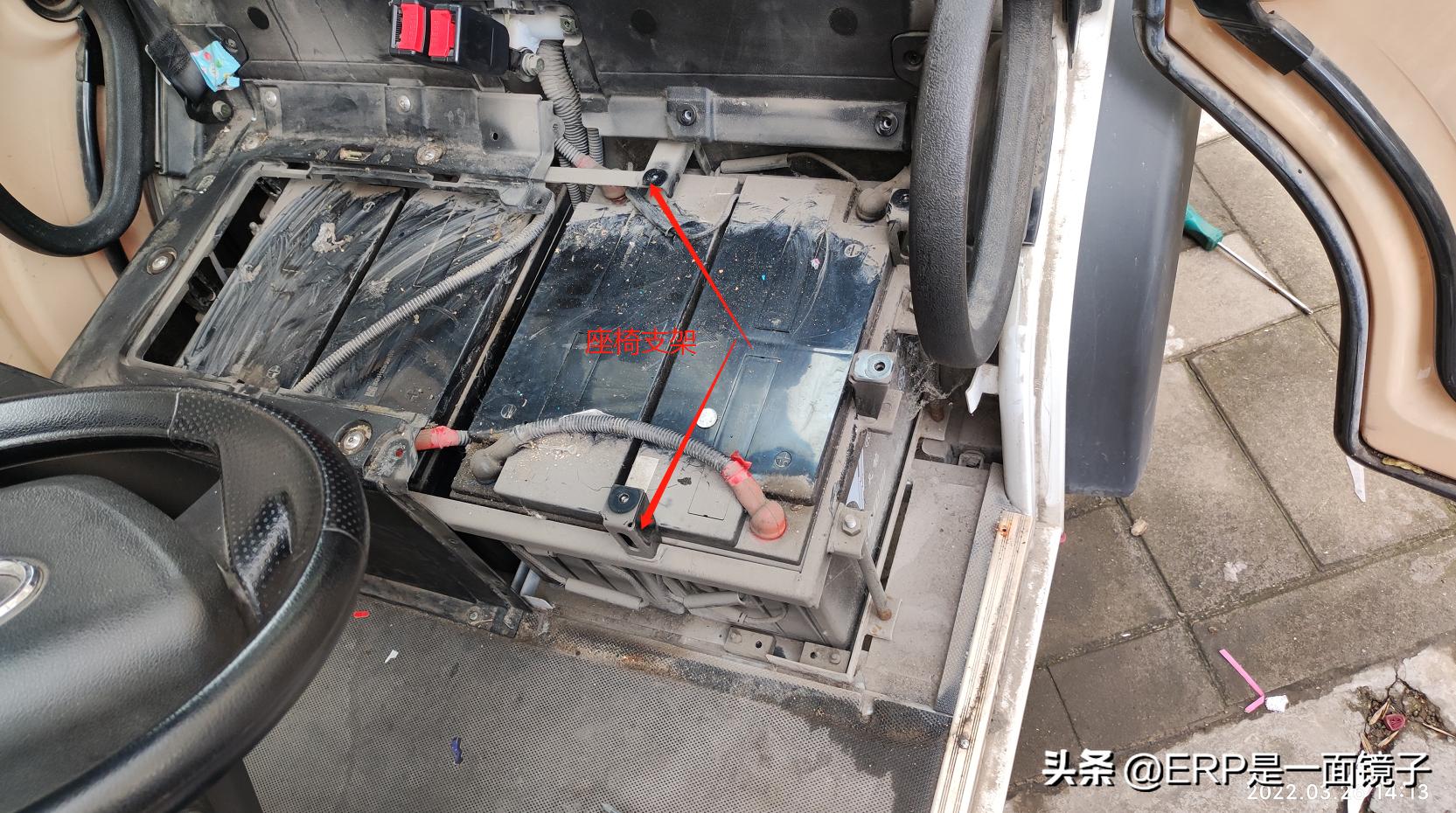 大阳巧客s2更换电瓶教程,大阳巧客c2收音机怎么拆