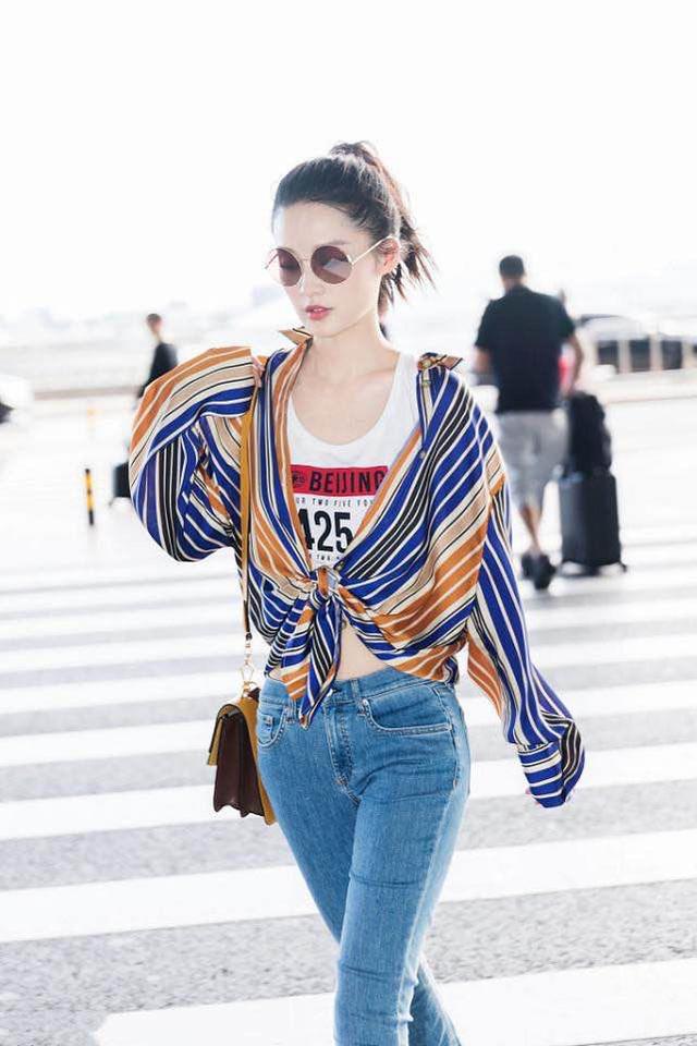 李沁的早秋穿搭可真养眼,李沁穿衣搭配粉色西装