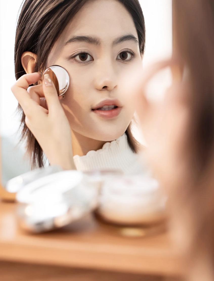 敷面膜补水了脸还是起干皮,敷面膜先补水还是敷完后补水