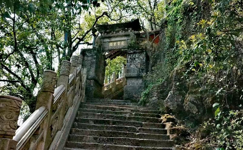 昆明旅游必去十大景点有哪些,昆明市区必玩旅游景点排名前十