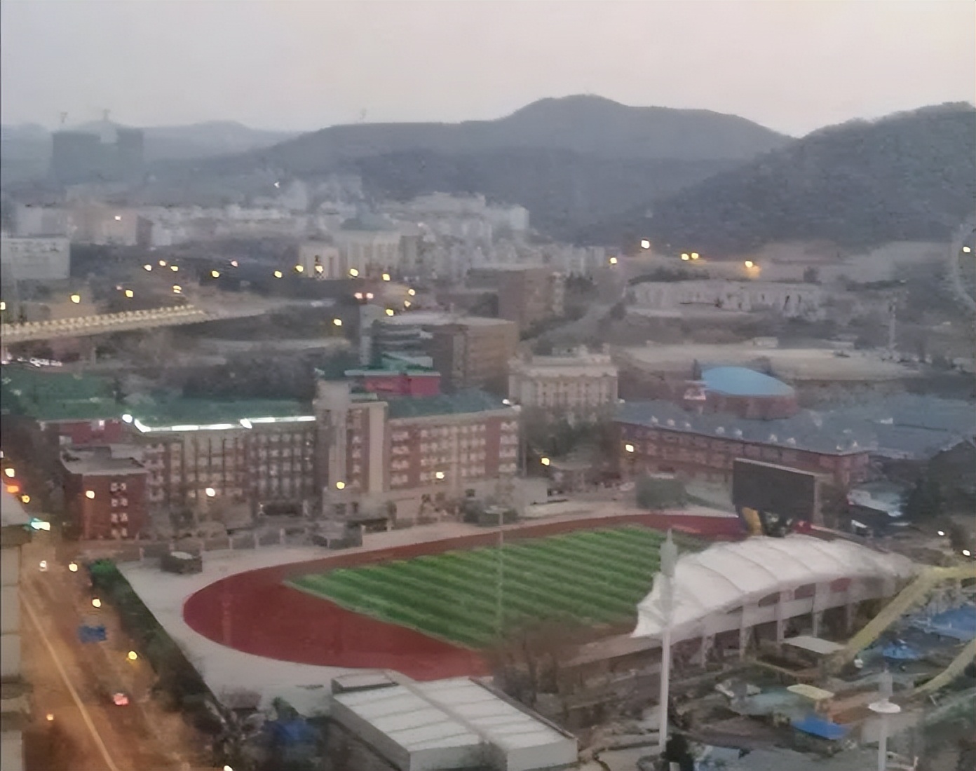 鍔冲姩鍏洯鐏溅澶翠綋鑲插満,婊￠搧