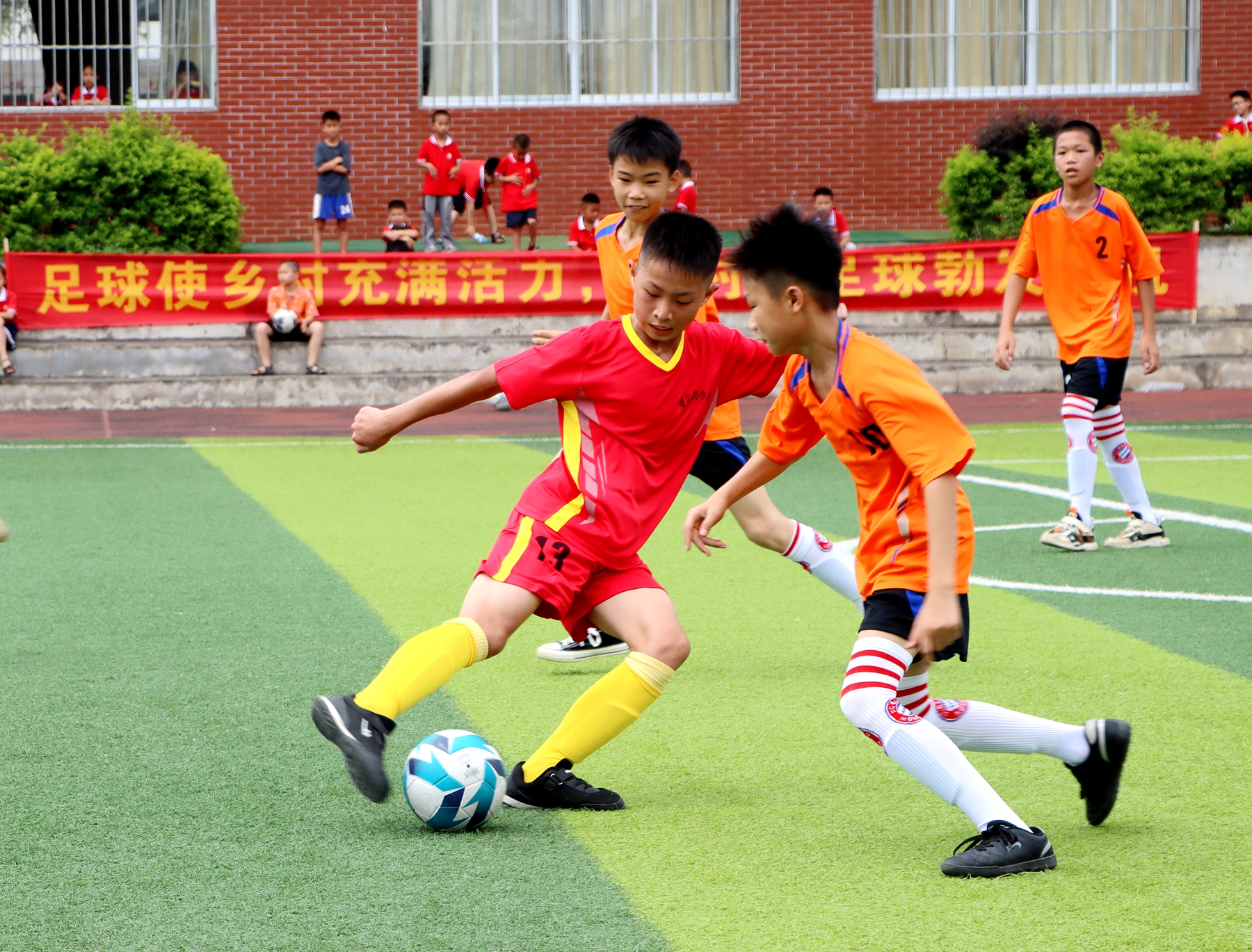 逐梦杯足球比赛小学,小学足球联赛开幕报道
