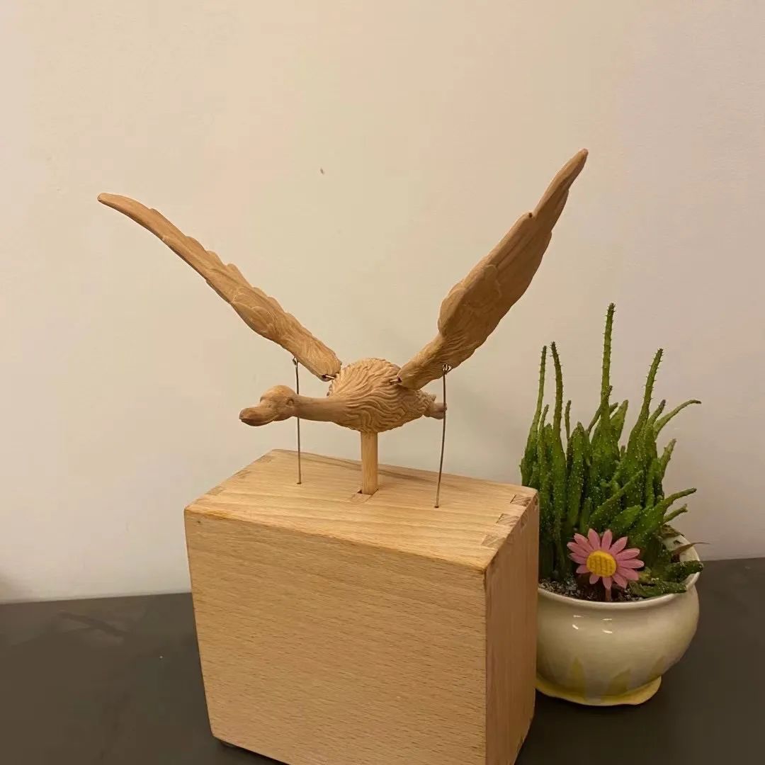 年轻小伙摆摊开店卖什么更挣钱,小伙开店推出免费单人煎饼