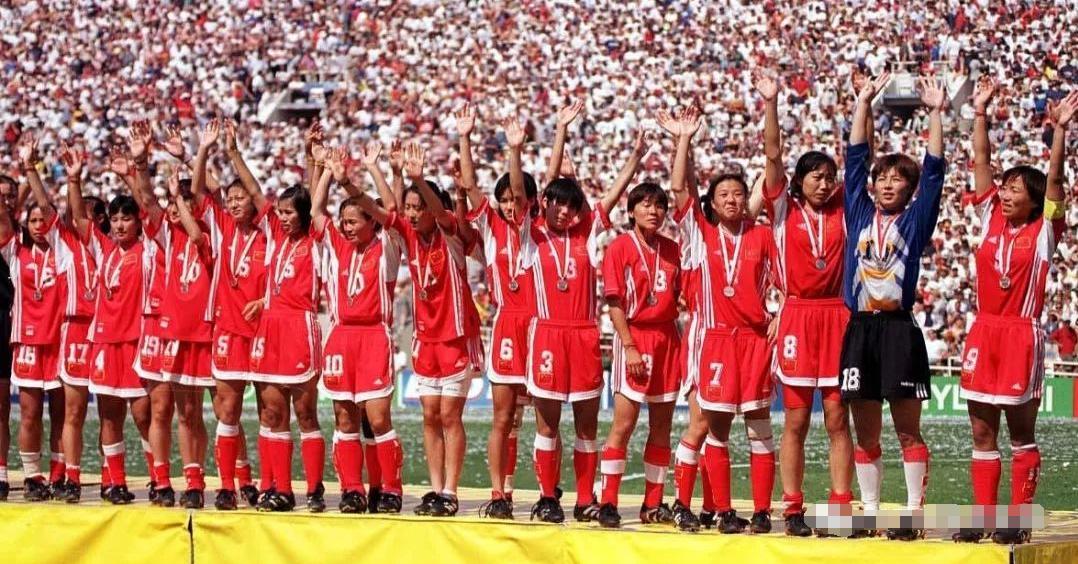 中国女足时隔16年再获亚洲杯冠军,高燃回顾中国女足亚洲杯