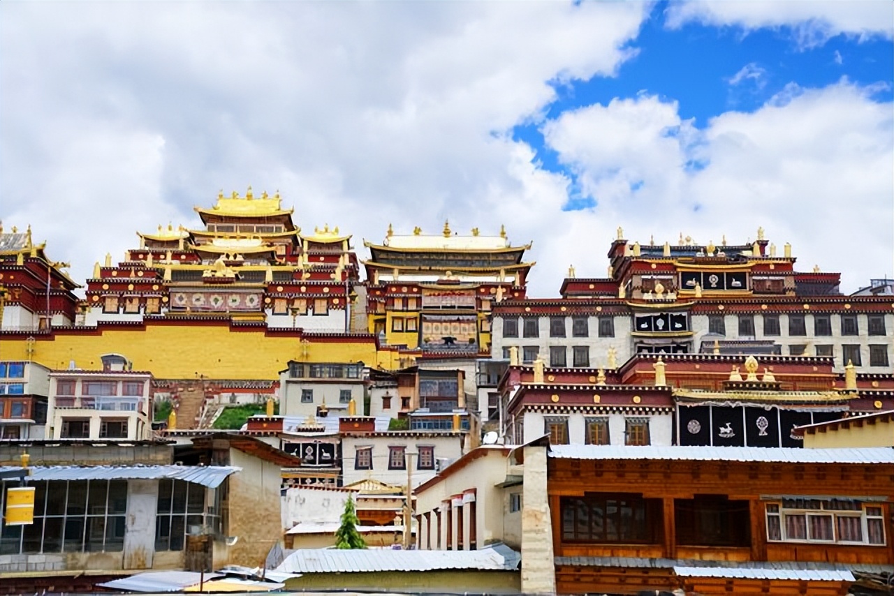 云南布达拉宫简介,云南小布达拉宫主要什么民族