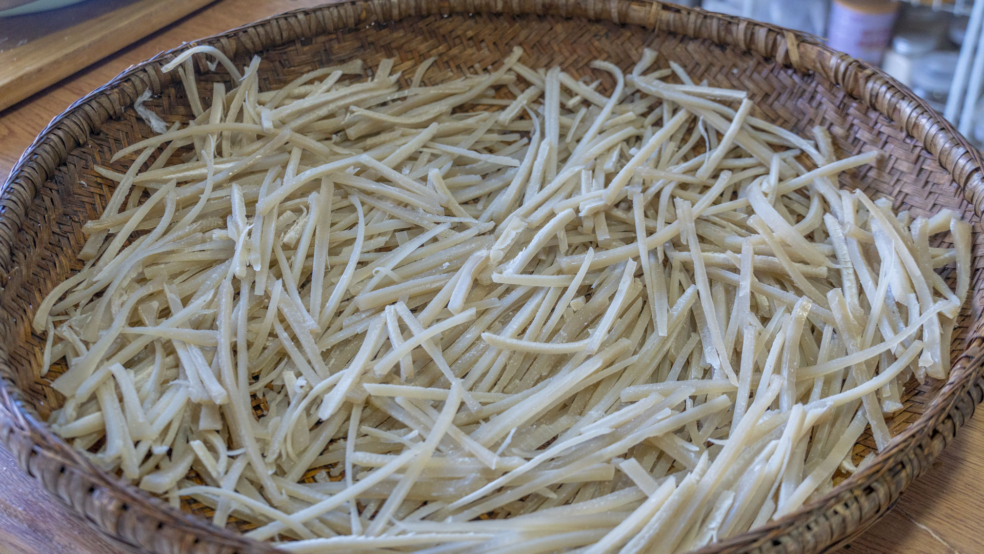 纯手工制作红薯粉全过程,手工红薯粉的家常做法视频