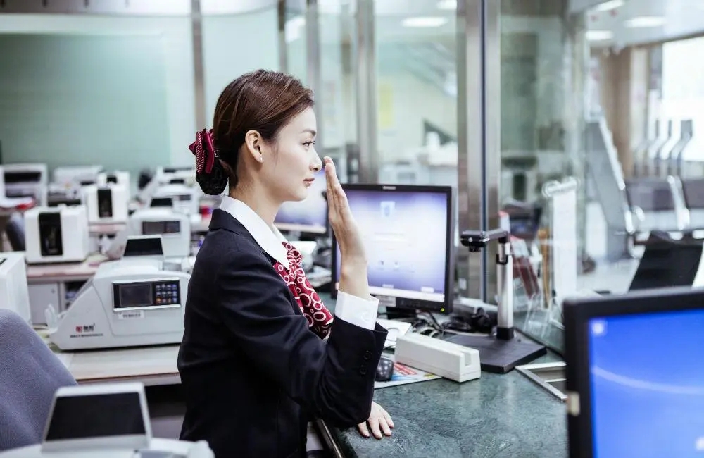 银行女职员的辛酸生活,银行职员怎么月入5万