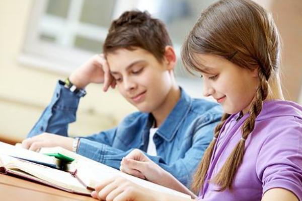 云智家庭教育：孩子进入青春期如何平稳度过？