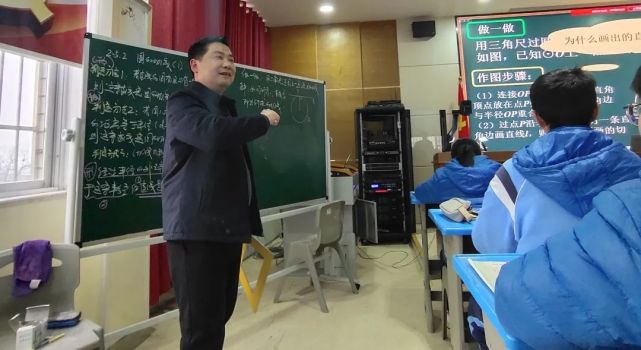 同台竞技大赛,同台竞技展风采的下一句