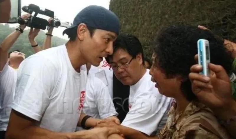 刘德华2008汶川赈灾晚会视频,刘德华香港赈灾512义演完整版