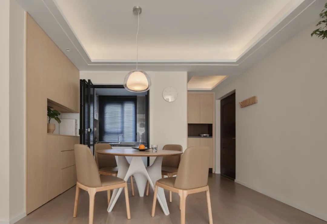 餐厅空间小如何设计好看,开餐厅餐厅面积小如何布置圆桌