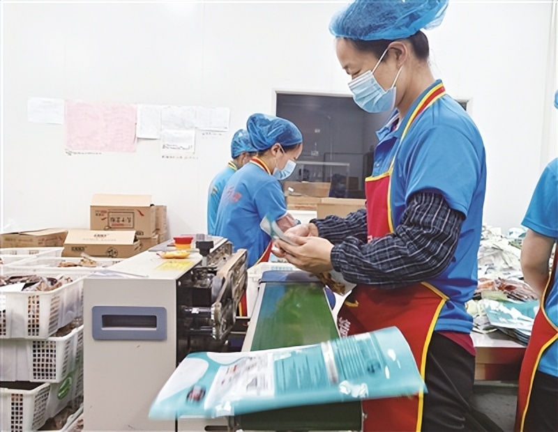 预制菜正在抢占年轻人的餐桌,预制菜成为都市快节奏的餐饮主流