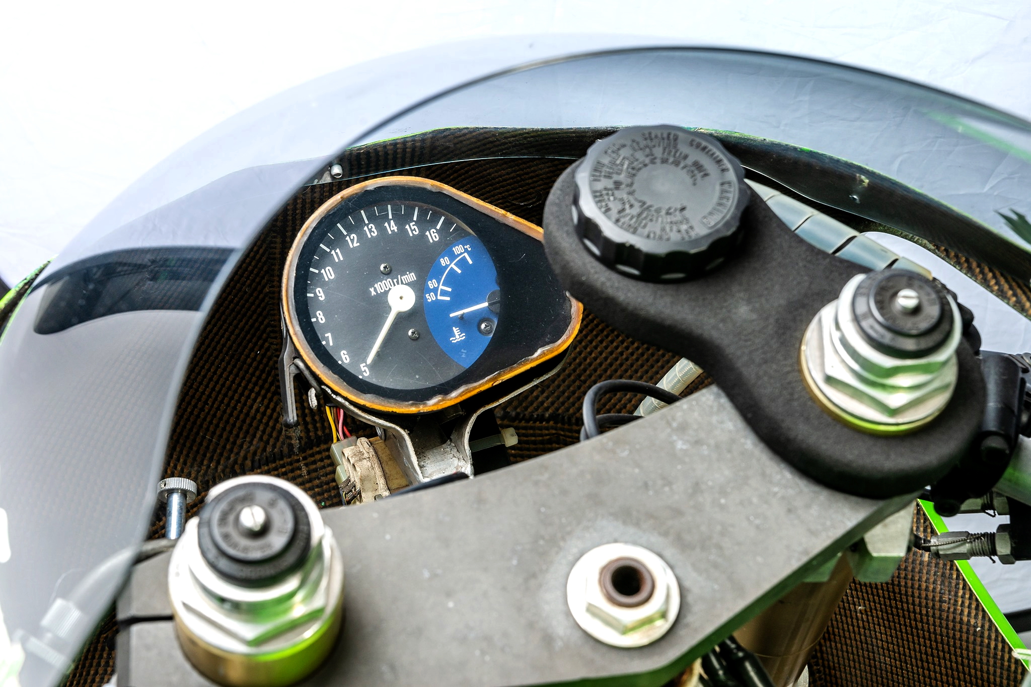 老照片:TT-F3赛车规格的KawasakiZXR-4