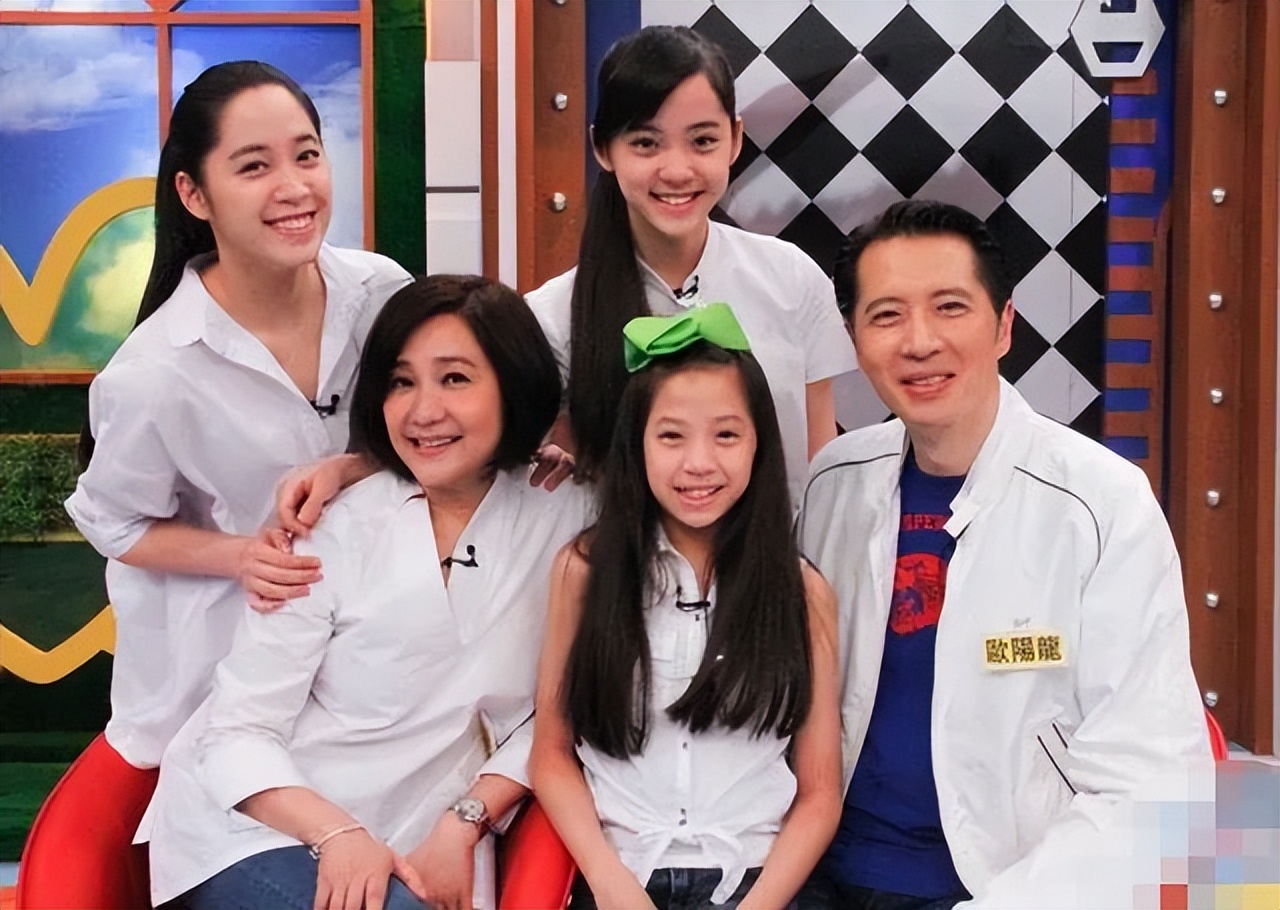 欧阳娜娜的潮牌浴袍,欧阳娜娜品牌浴袍998元一件