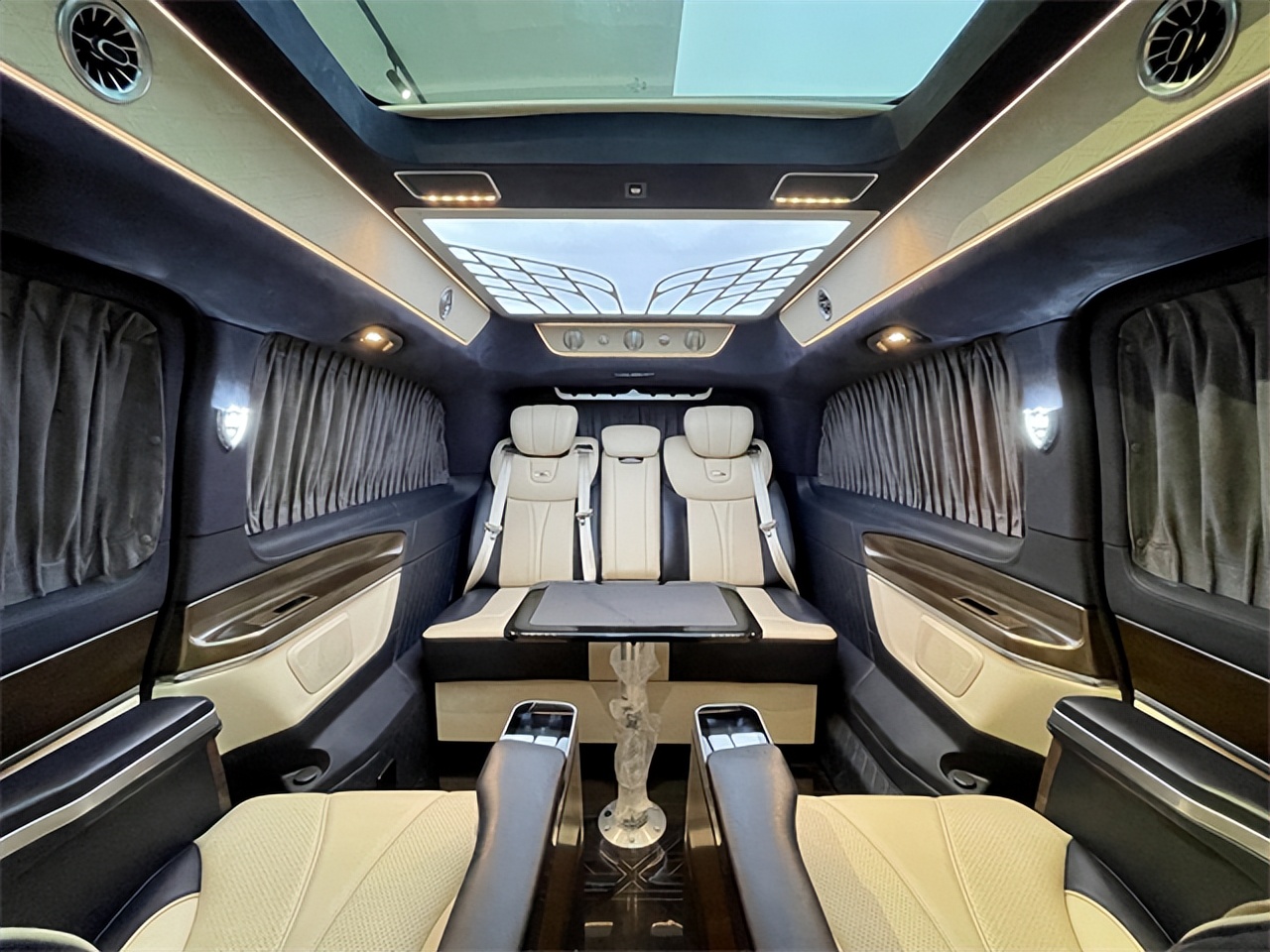 奔驰v260七座商务车操作与使用,奔驰V260L改款