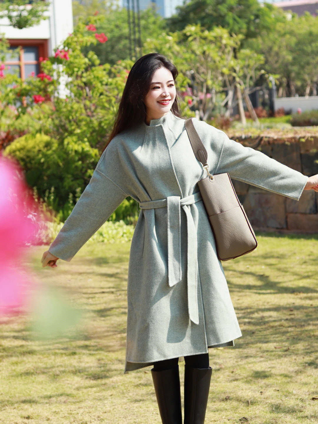 针织衫显瘦配半身裙气质优雅,职场女士针织衫搭配高腰半身裙