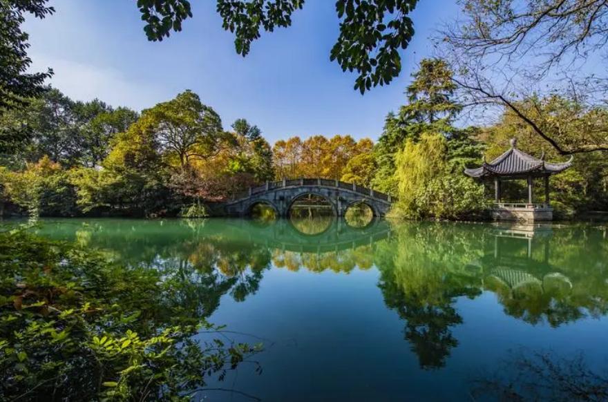 赞美西湖秋日美景的诗词,关于西湖深秋景色的唯美诗句
