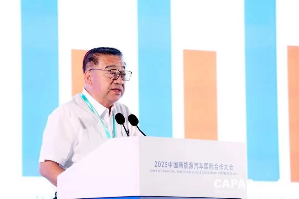 狂飙新能源,新能源汽车消费潜力持续释放