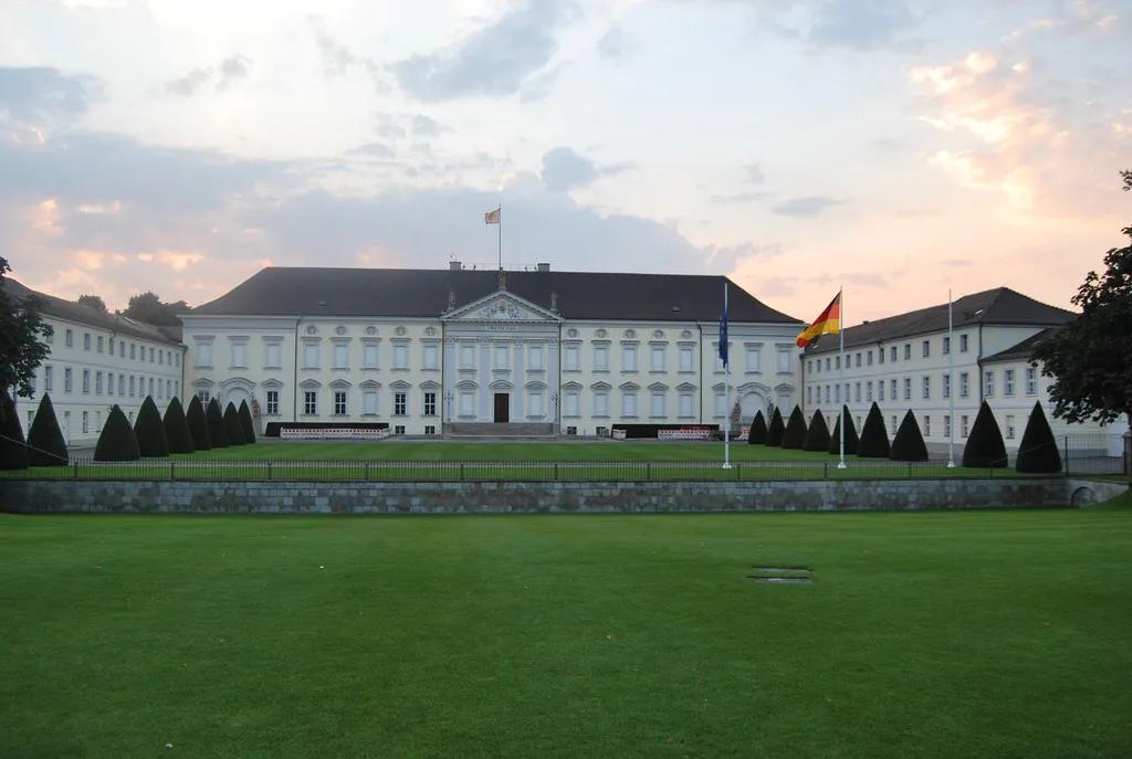 德国分裂为东德西德后如何统一的,德国是什么时候分裂成东德西德