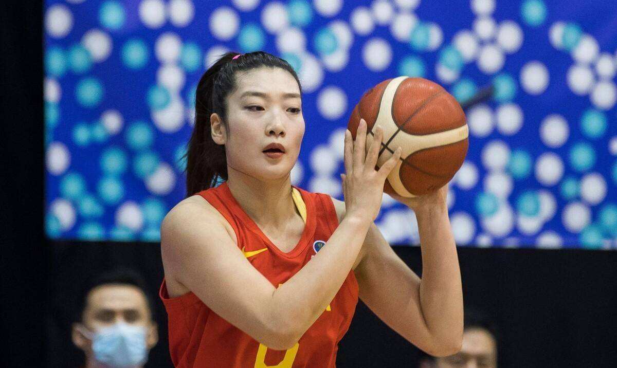 中国女篮李梦最新比赛,中国女篮李梦颁奖仪式