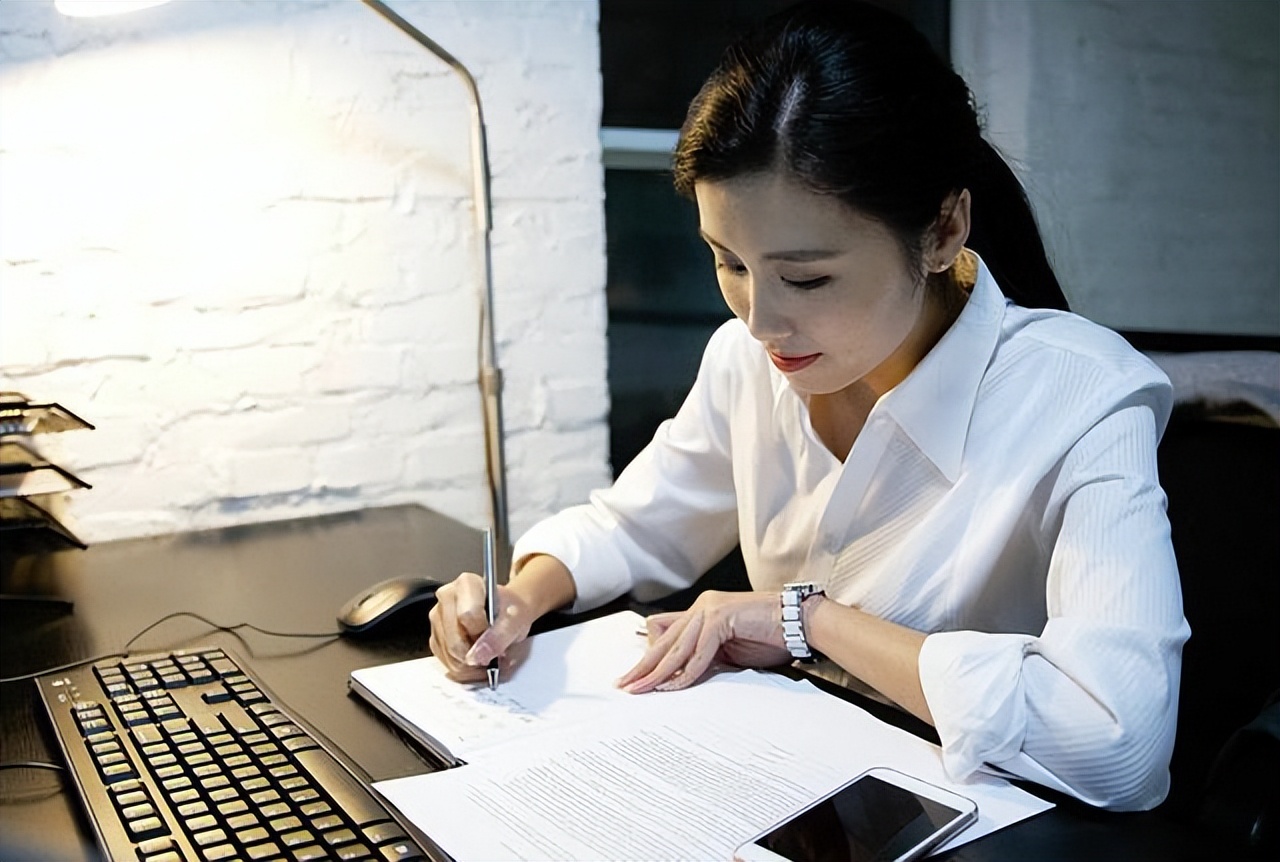 国外工厂的上班制度,国内工厂8小时工作制