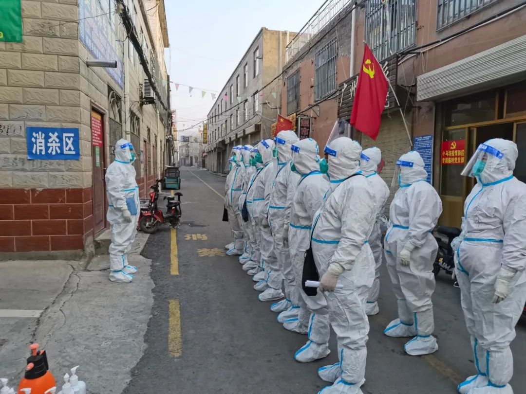 危难时刻显大爱众志成城控疫情,危难时刻显担当战疫一线践初心