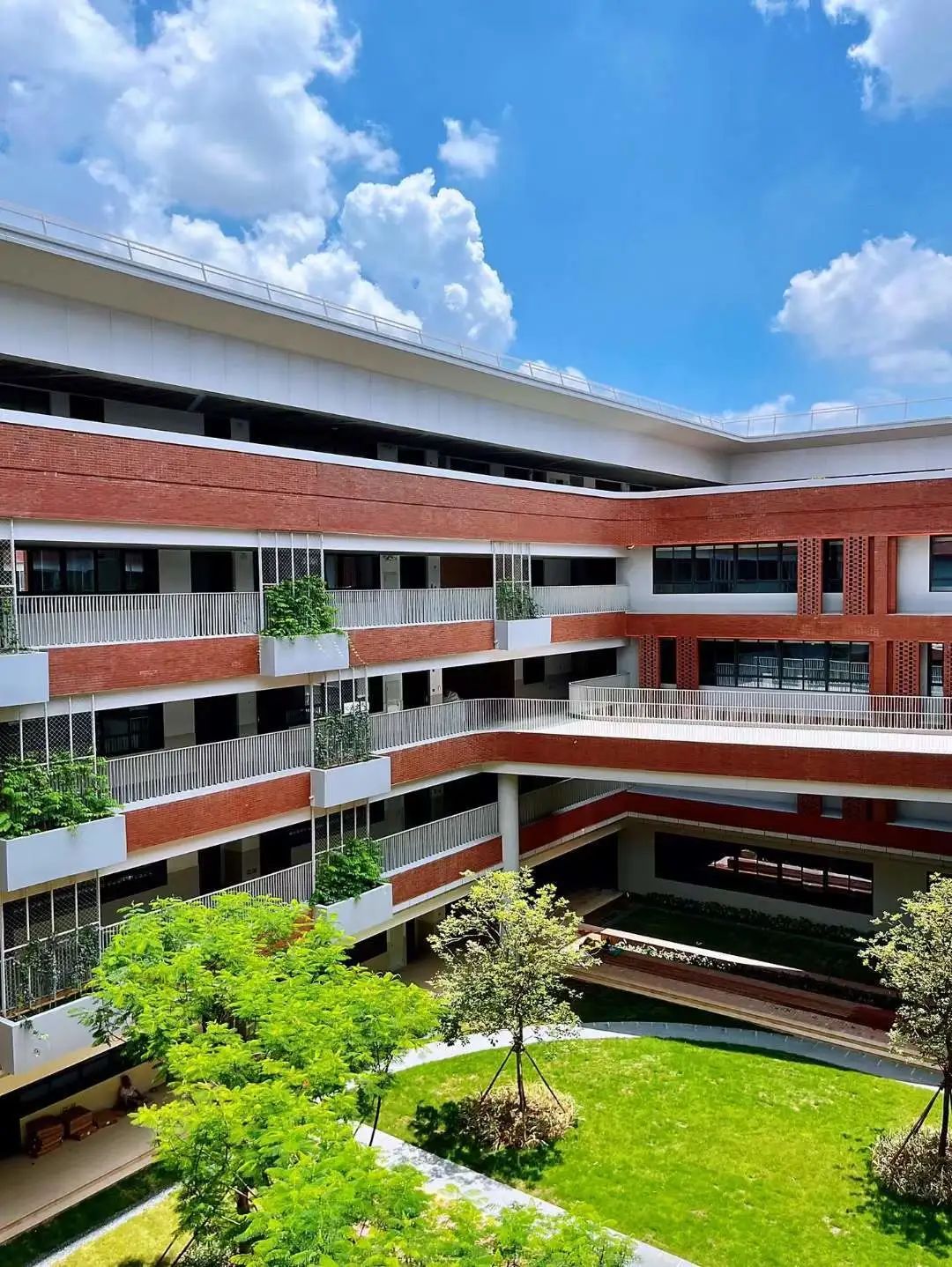 中考志愿普高能报几个学校,中考填报志愿热门专业