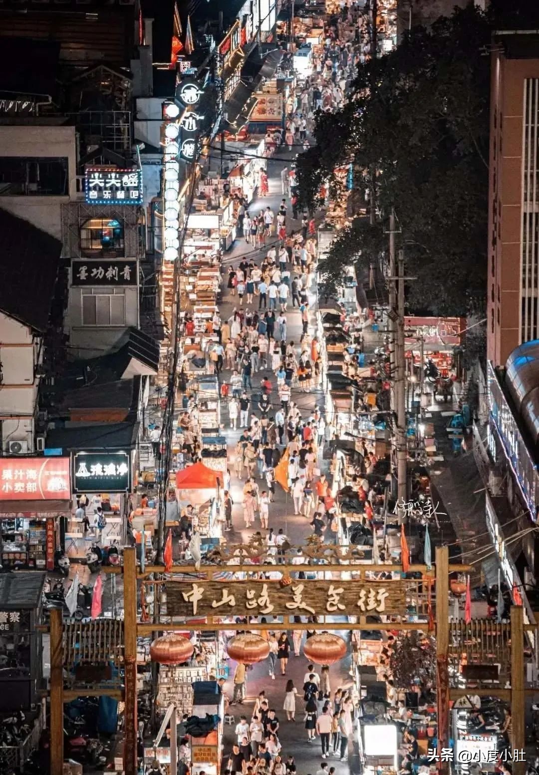 南宁夜市手打柠檬茶的老板娘火了