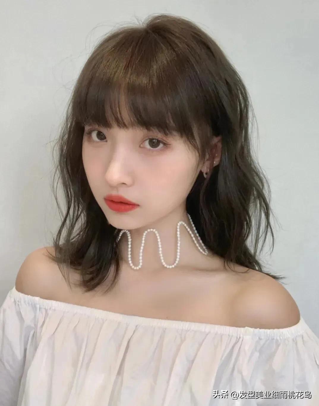 层次感且有弧度锁骨发,层次感微卷锁骨发