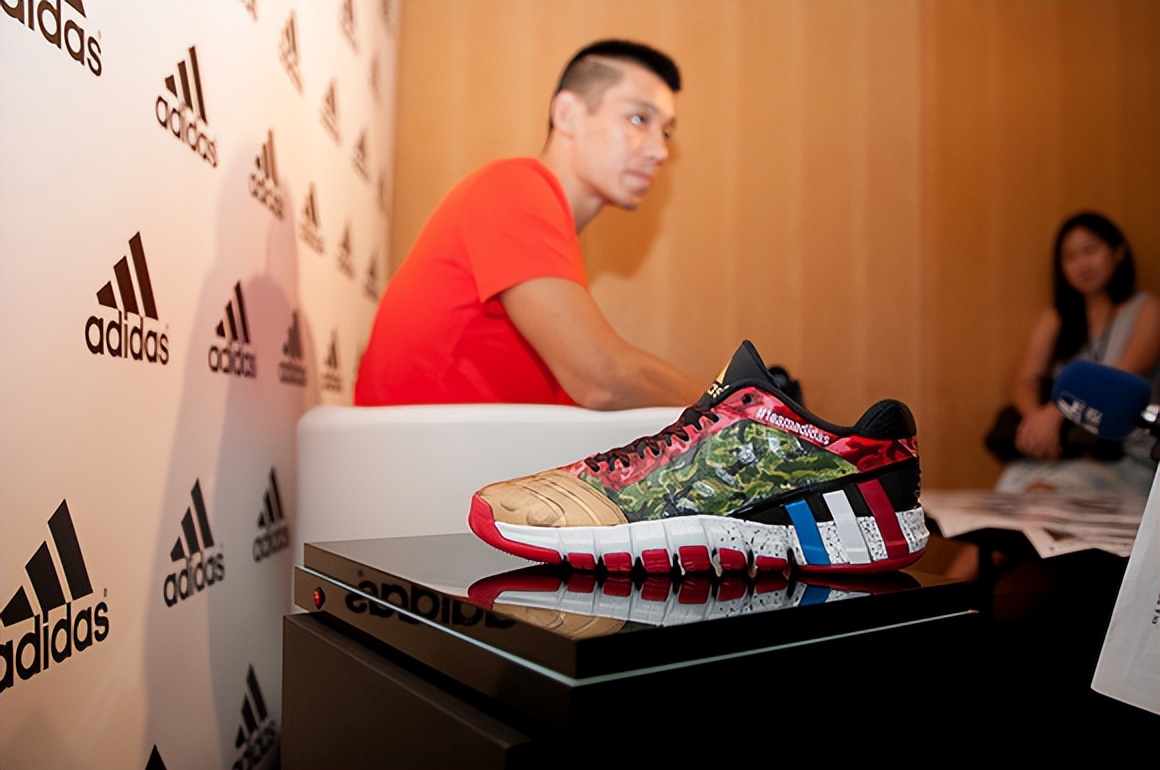 鏋椾功璞笂鑴氳繃鐨勭鐞冮瀷,鏋椾功璞笂鑴氱壒姝ョ鐞冮瀷