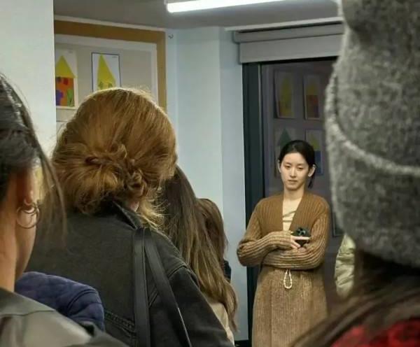 章泽天素颜照终于曝光,章泽天街拍照