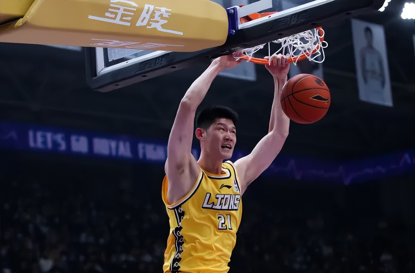 广东男篮12年来首次止步半决赛,广东终结广厦集锦