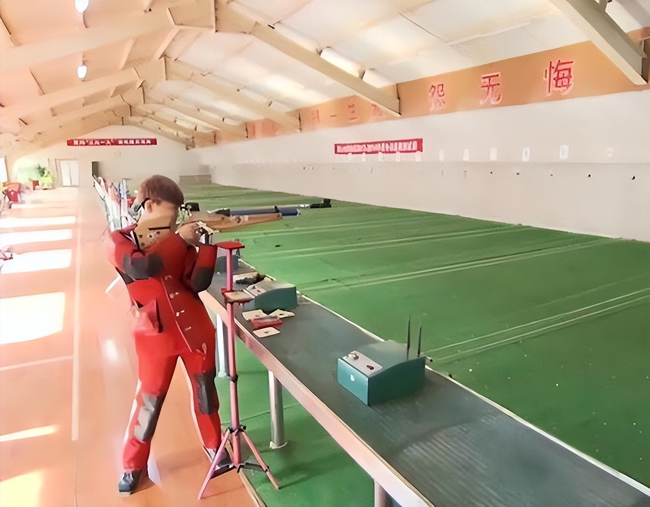 辽宁富养女：一顿早饭300块，名牌鞋穿三次就扔，视爸妈为提款机