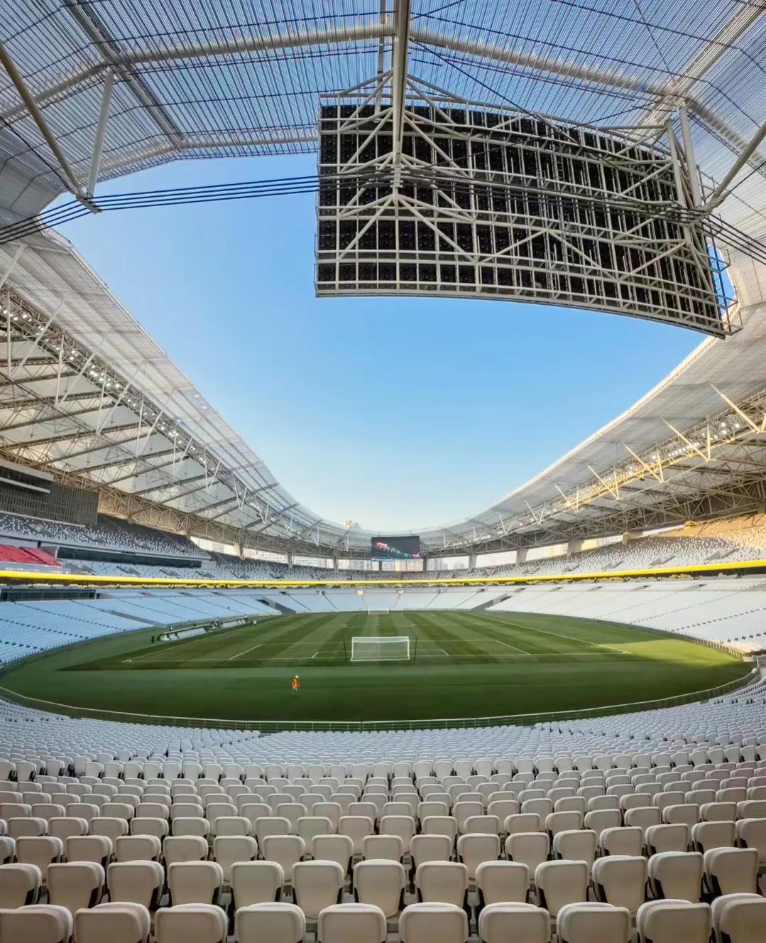 最大的体育场能容纳多少人,最新中国最大10座体育场