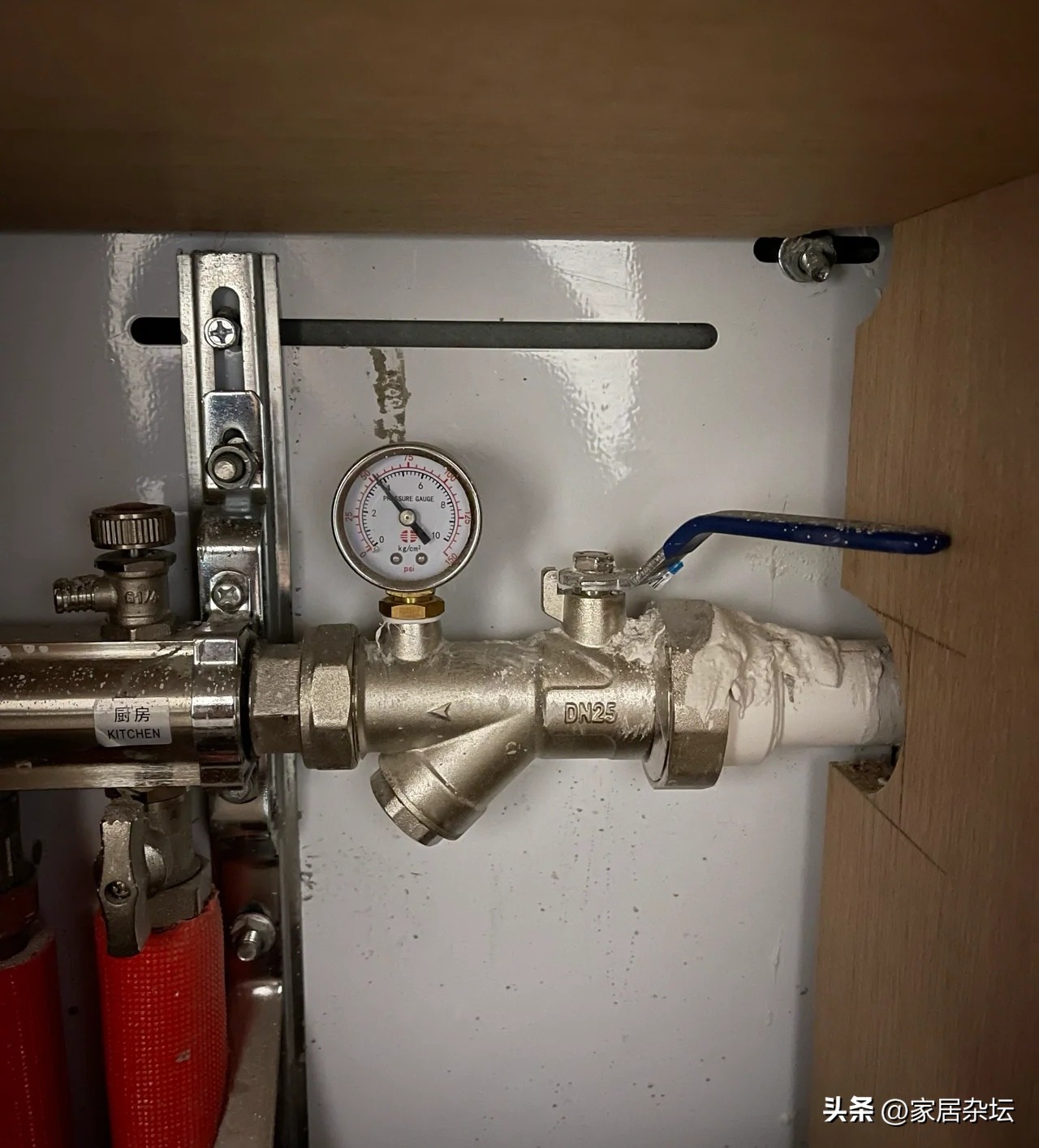 为什么邻居家比自家暖气热,同一栋楼别人家热我家冷