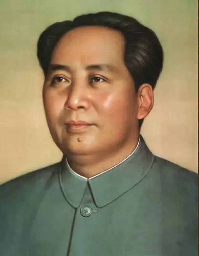 毛主席新画像挂上*安门天**，群众却提出修改意见，中央如何回应？