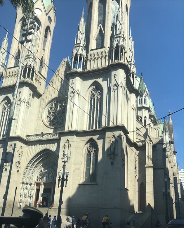 圣保罗真实历史,圣保罗大教堂历史背景100到200字