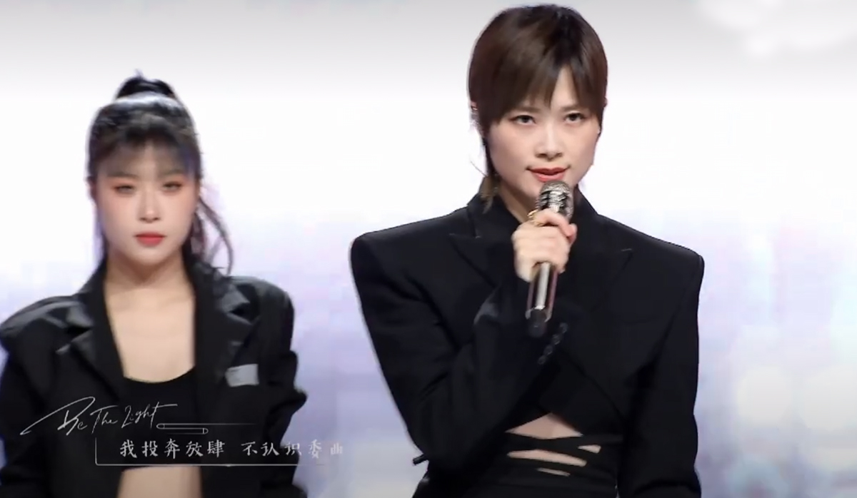 歌手2020周深夺冠现场完整版,周深李宇春星光大赏现场