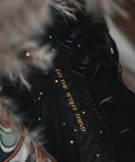 安踏轻狂球鞋,安踏最新出的两款球鞋