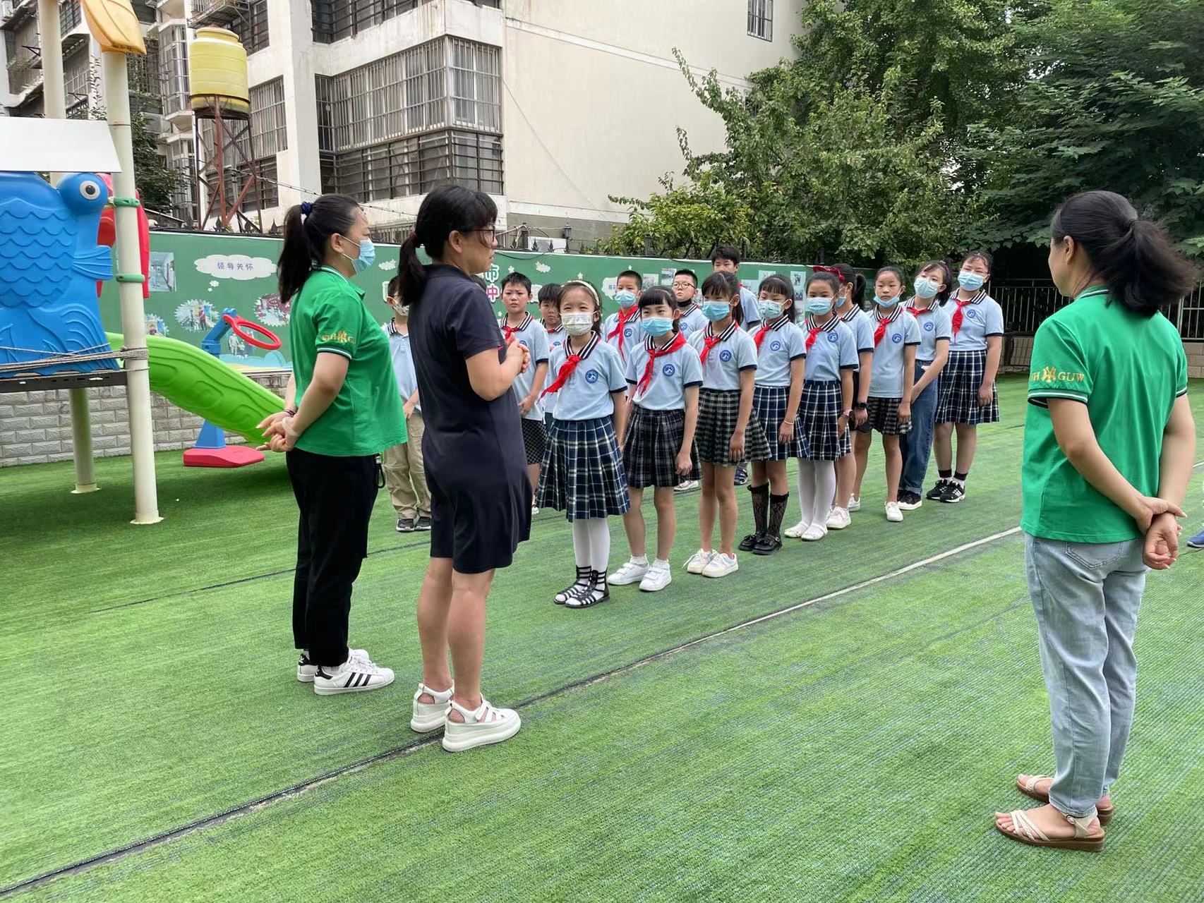 开展暑假公益活动，蚌埠第三实验学校孩子们走进阳光儿童康复中心