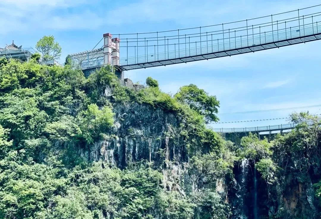 断崖式降温？不存在的！来这里泡天然火山温泉，吃药膳，巴适得很
