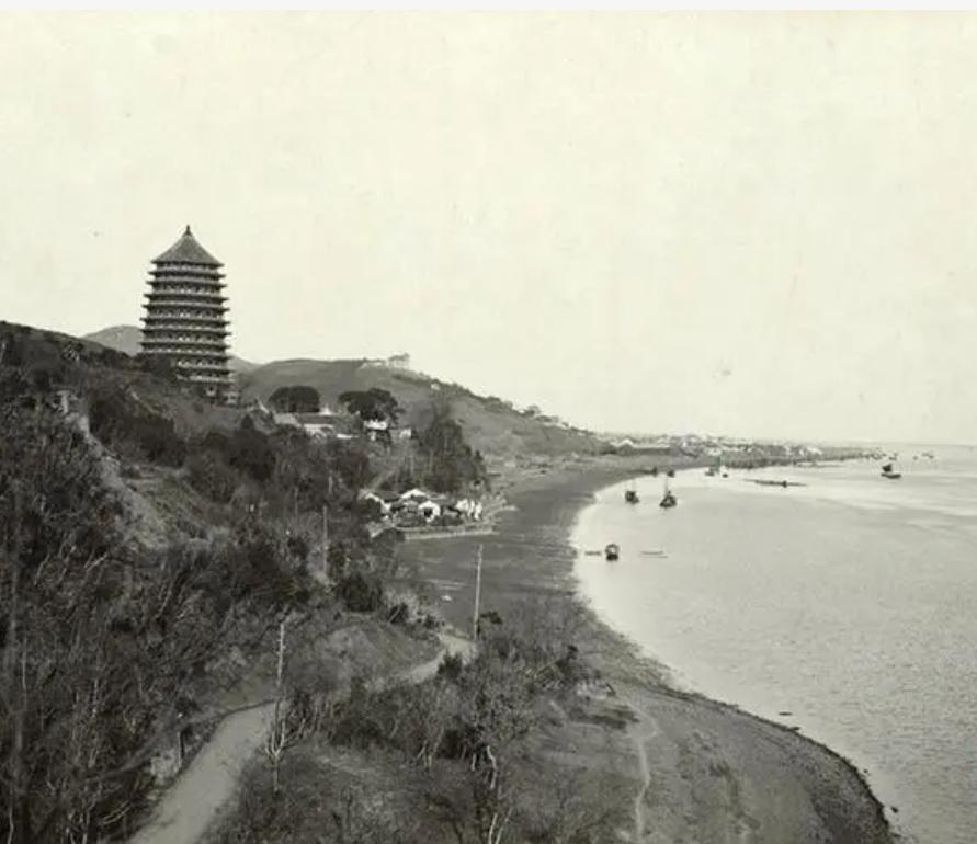 副艇长和小卖店老板娘偷情被举报，竟意外揭开特务惊天阴谋