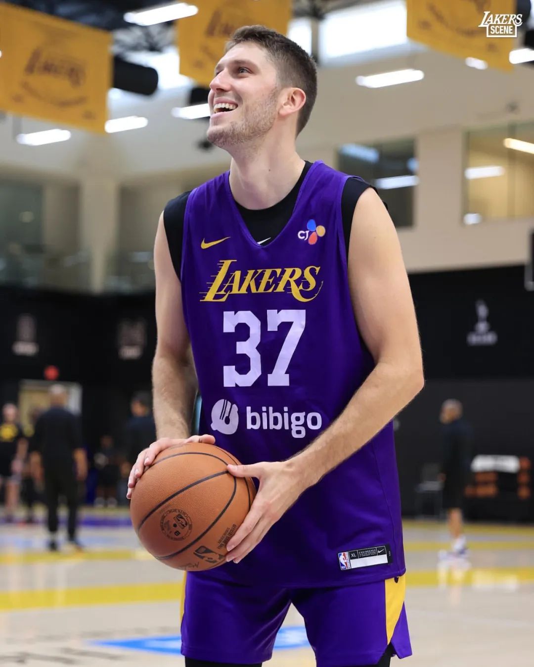 詹姆斯儿子签约耐克合同,耐克给詹姆斯16亿美元的终身合同