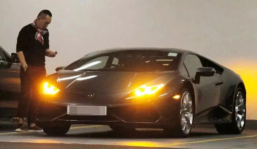 他是“TVB最后的辉煌”，如今58岁单身未婚，一人一狗独居6亿豪宅