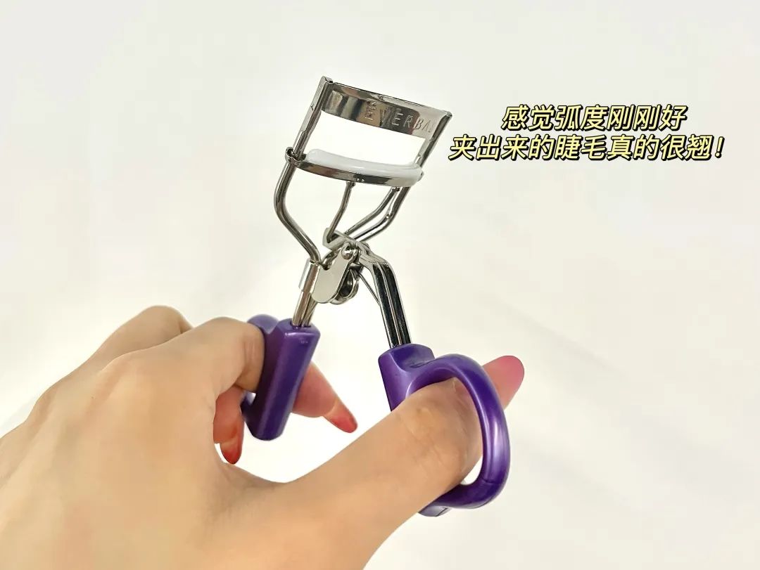 这女人一露脸,我就想为她花钱…