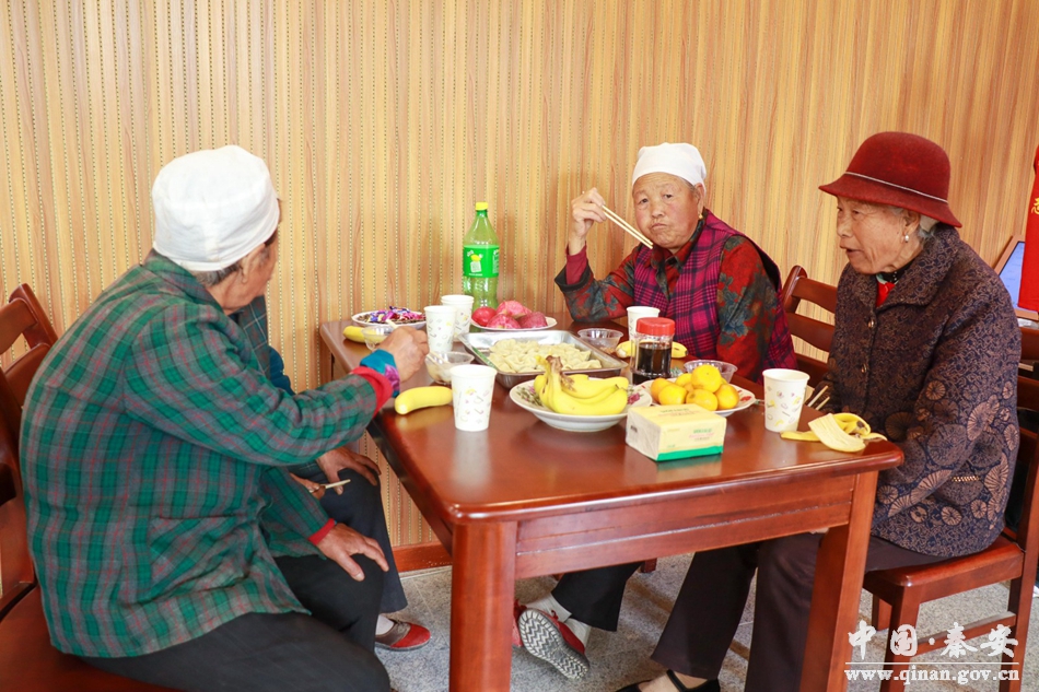 九九重阳节浓浓敬老情的照片,重阳节主题感恩重阳浓浓敬老情