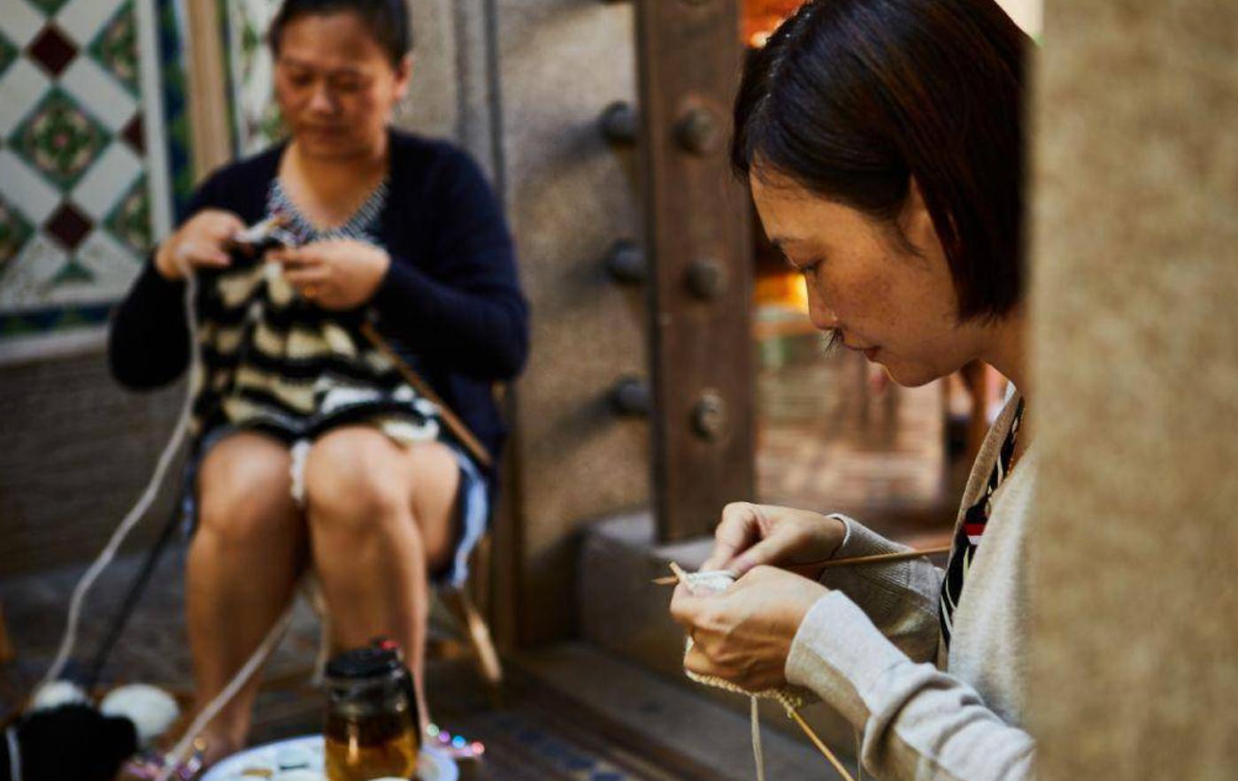 回乡织毛衣年入500万,85后小伙回家织毛衣年入500万