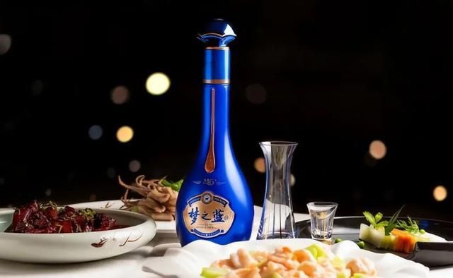 同为洋河梦之蓝和天之蓝谁更畅销？行家叹气：这得慢慢道来