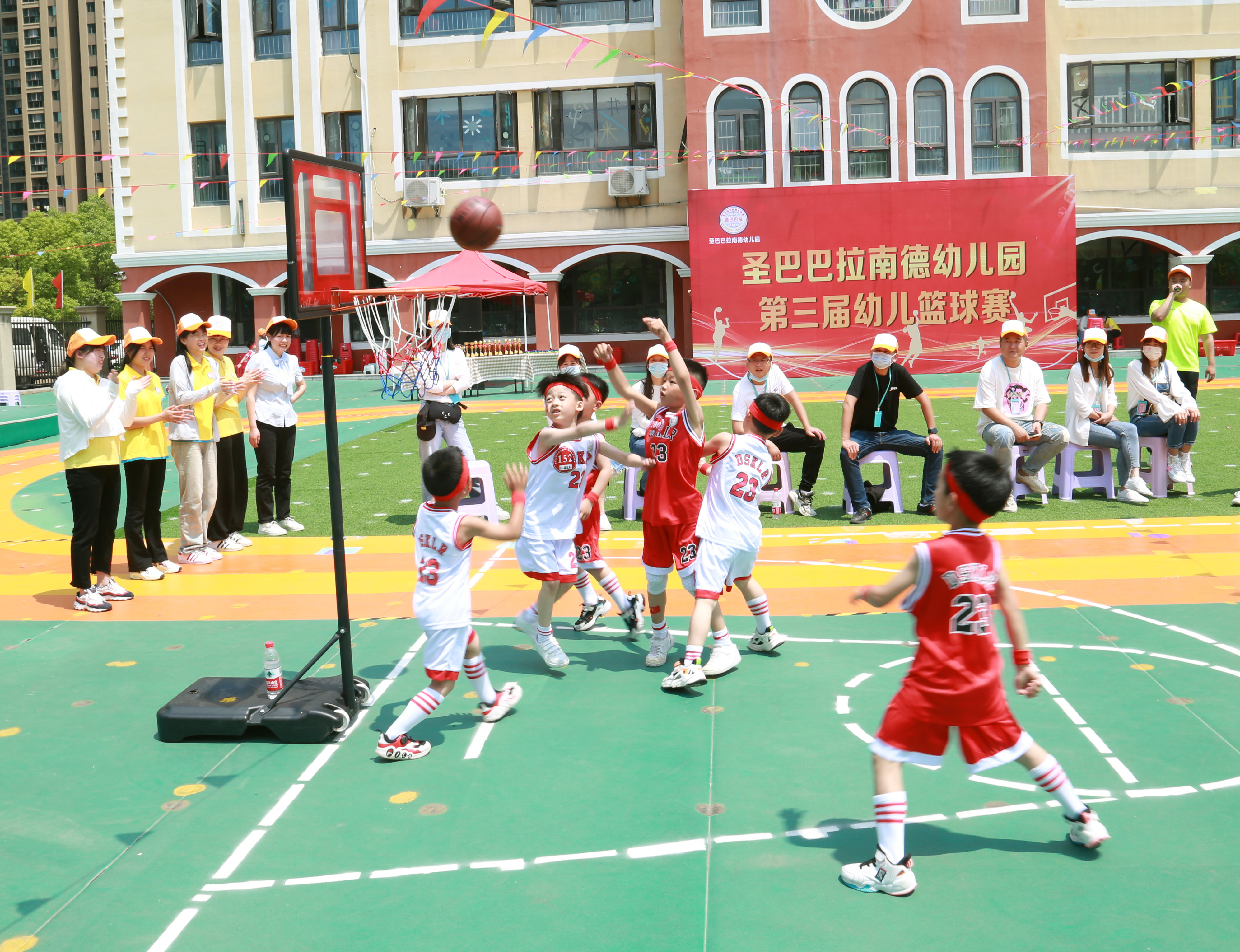 圣巴巴拉里面的篮球比赛,强健体魄小班运动会